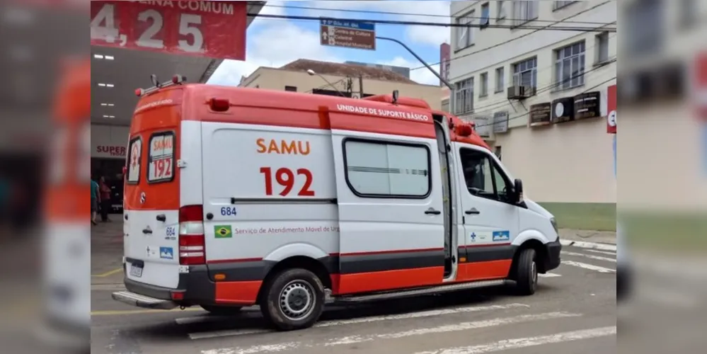 Imagem ilustrativa da imagem Samu salva vítima de parada cardiorrespiratória em banco