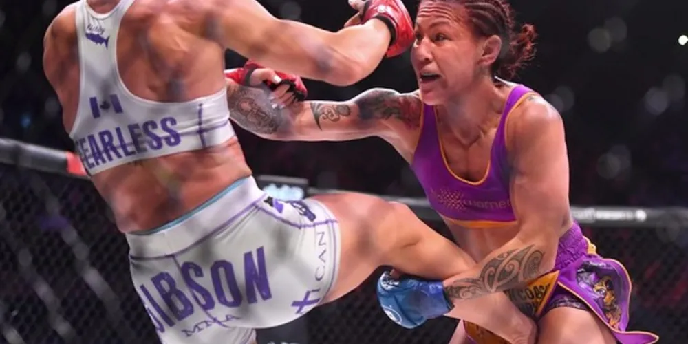 Imagem ilustrativa da imagem Cris Cyborg derrota canadense e conquista cinturão do Bellator