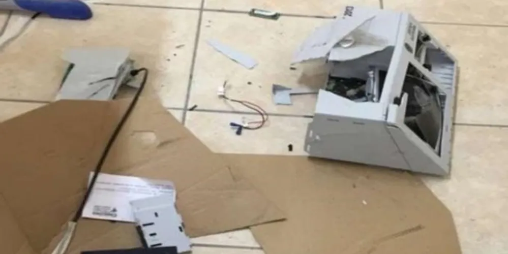 Após dois anos, mulher que atirou equipamento no chão foi condenada