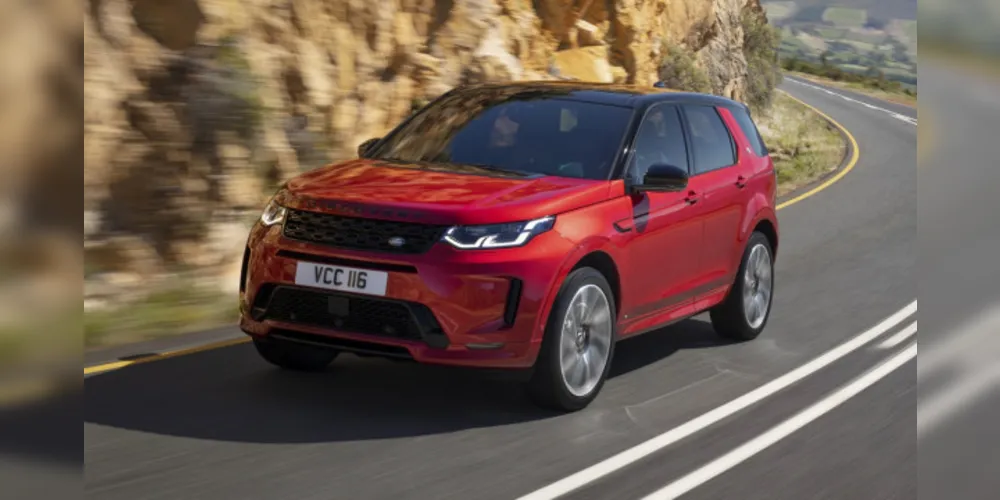 O SUV está disponível em três versões: a S, SE e R-Dynamic SE, todas com a opção de motor P250 flex ou D180 diesel