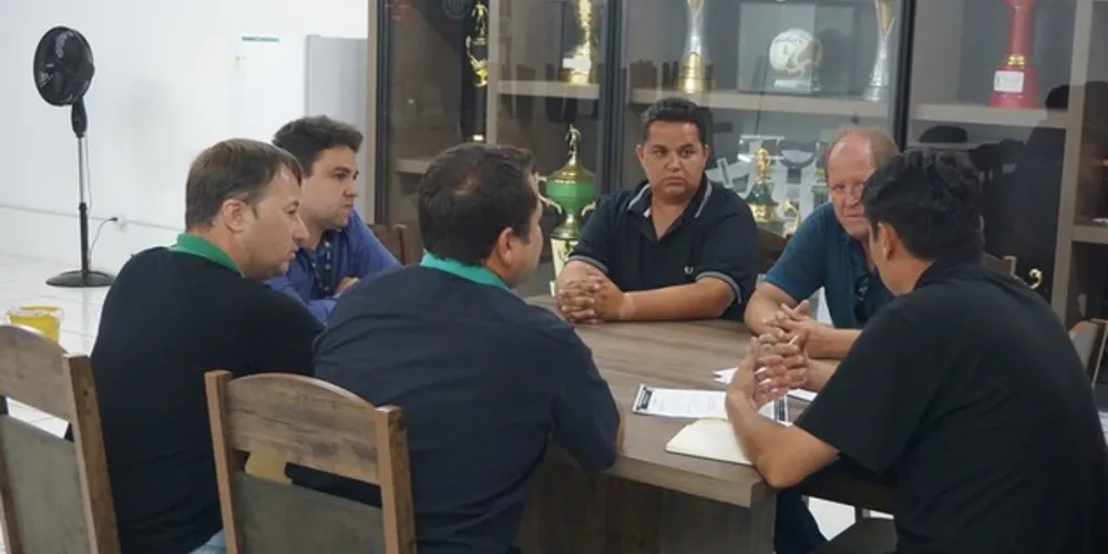 Atendimento de bebidas e alimentos foi criticada por torcedores na partida deste domingo