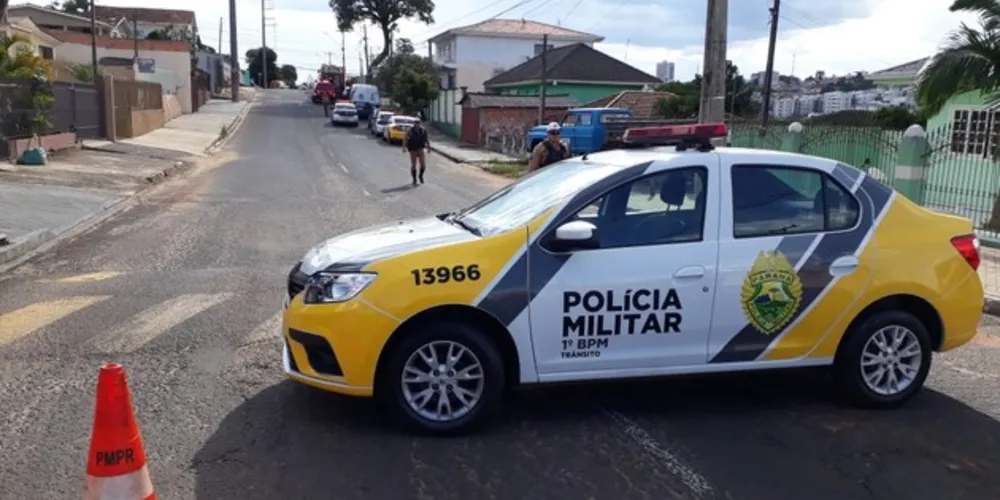 Imagem ilustrativa da imagem Com criança no colo, mãe ameaça se jogar de prédio em PG