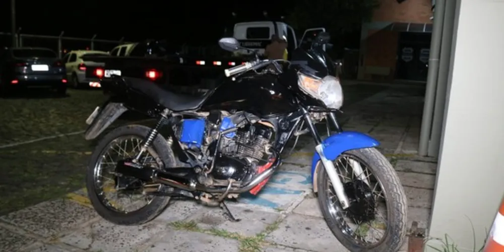Veículo tinha alerta de furto e foi pintado para tentar 'disfarçar' o modelo original