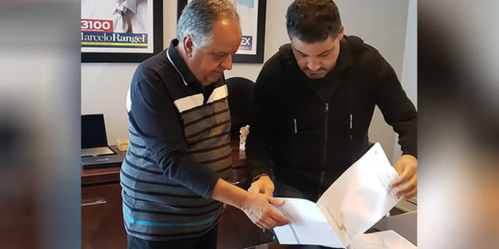 Prefeito recebeu nesta manhã o projeto do Calçadão da Fernandes Pinheiro