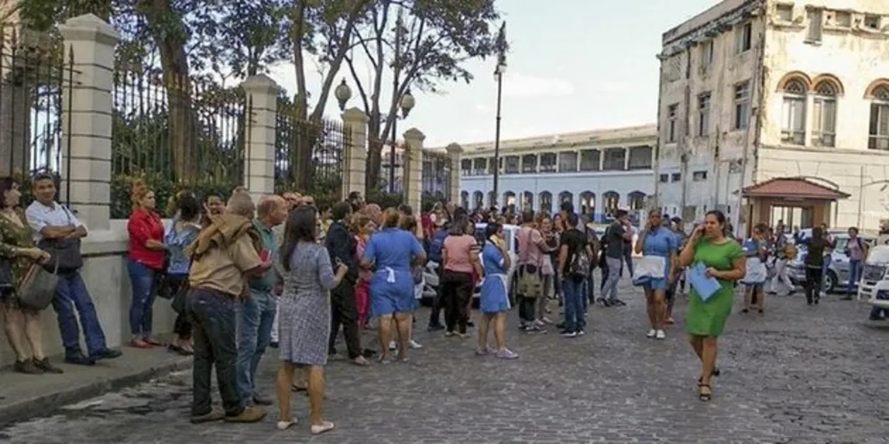 Por causa do terremoto, autoridades das Ilhas Cayman pediram que a população nas áreas costeiras e baixas do arquipélago procurassem lugares altos.
