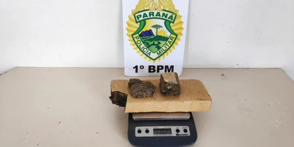 Rapaz que estava com drogas no comércio foi preso em flagrante pelo Pelotão de Choque