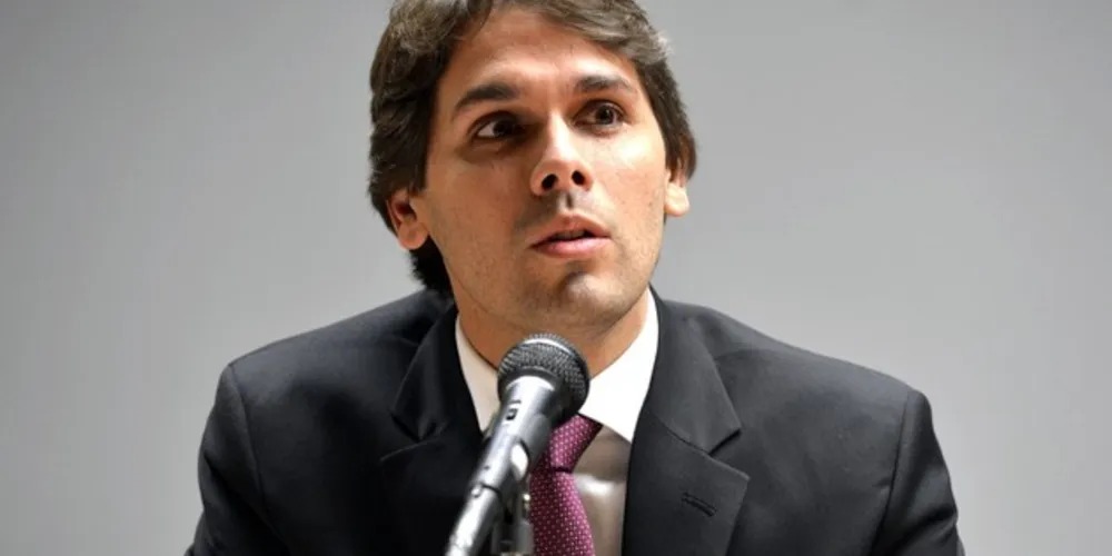 Segundo Marinho, a saída se deu a pedido de Vieira