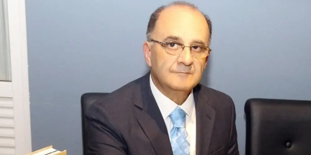 FELICITAÇÕES - O respeitado advogado Josué Corrêa Fernandes receberá as felicitações pela troca de idade nesta quinta-feira (30). Graduado em Direito pela Universidade Estadual de Ponta Grossa (UEPG), o profissional é Juiz de Direito Estadual aposentado e também já foi subprocurador do Estado do Paraná e secretário de Assuntos Jurídicos da Prefeitura de Ponta Grossa em três gestões. Fora do âmbito jurídico, ainda foi um dos fundadores da Academia de Letras dos Campos Gerais e membro do Instituto Histórico e Geográfico do Paraná e da Academia Maçônica de Letras, além de ser autor de livros sobre histórias do Paraná e dos Campos Gerais. Da coluna RC os votos de realizações.