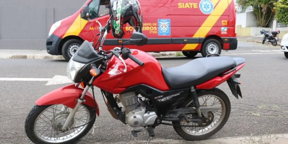 Imagem ilustrativa da imagem Acidente entre carro e moto deixa ferido no Centro de PG