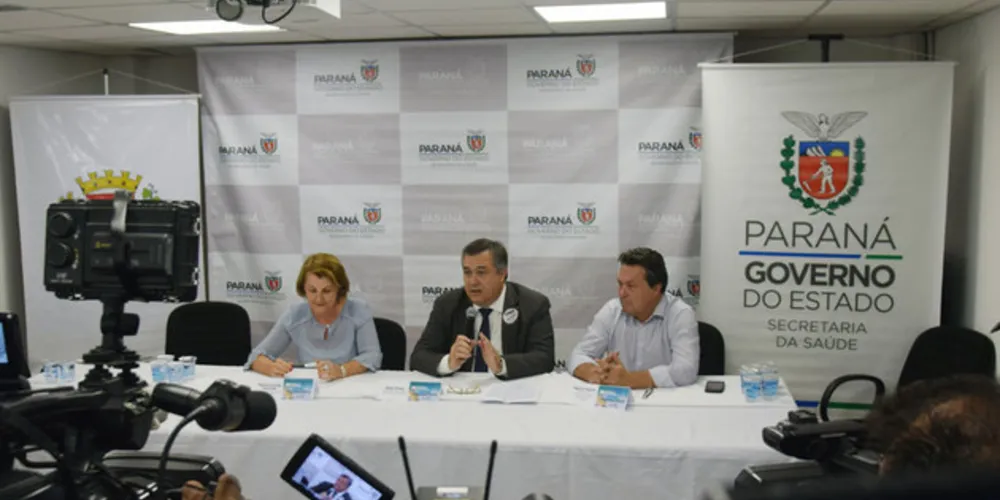 Em entrevista na tarde desta quarta-feira (29) para o Jornal da Manhã e portal aRede o secretário de Saúde do Paraná, Beto Preto relata que a Secretaria de Saúde está trabalhando com a antecipação e na prevenção com cuidado especial em terminais de desembarque no Estado