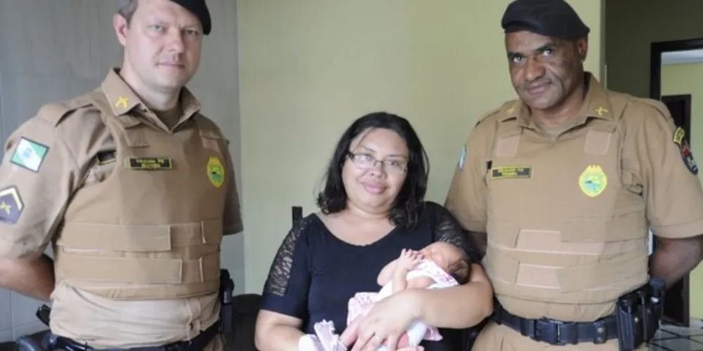 Policial fazia patrulhamento quando percebeu várias pessoas pedindo socorro