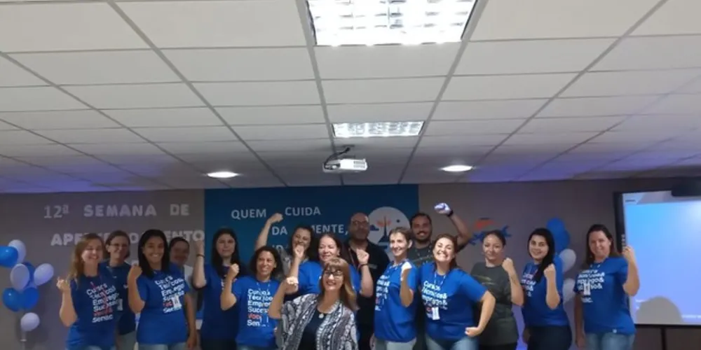 Nesta quinta-feira, na Unidade de Ponta Grossa, os participantes da Semana de Aperfeiçoamento receberam Marlise Beatriz Carneiro Ribas Martins