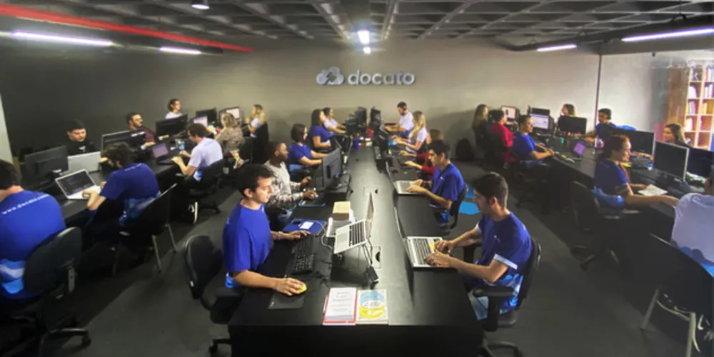 Docato conta com mais de 40 colaboradores, lotados na sede da empresa em Ponta Grossa, no Paraná, como também nas filiais em Curitiba e São Paulo