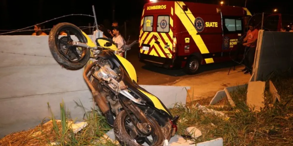 Acidente aconteceu na madrugada deste sábado na região do Contorno