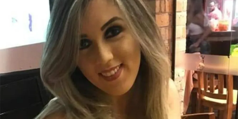 Jovem não conseguiu sair do carro e morreu carbonizada em Maringá
