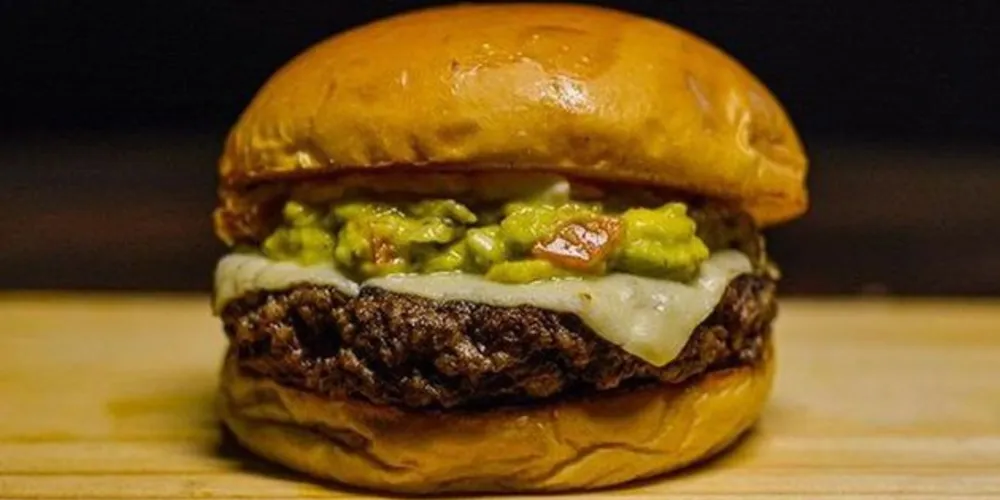 Embrapa desenvolve Novo Burger, um hambúrguer sem proteína animal, feito com fibra de caju e proteína de soja