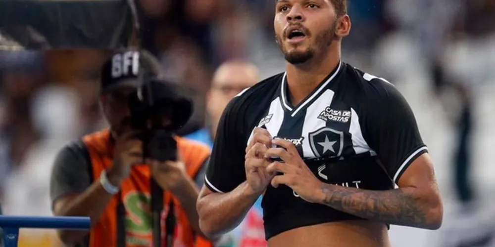 Imagem ilustrativa da imagem Botafogo vence clássico e vai a 9 pontos no Grupo A da taça GB