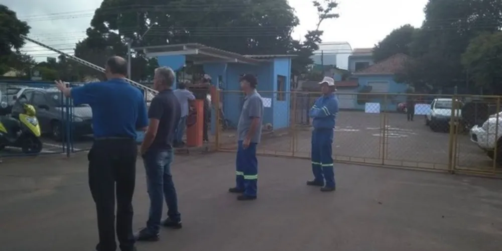 Manifestação fechou os portões do Parque de Máquinas;