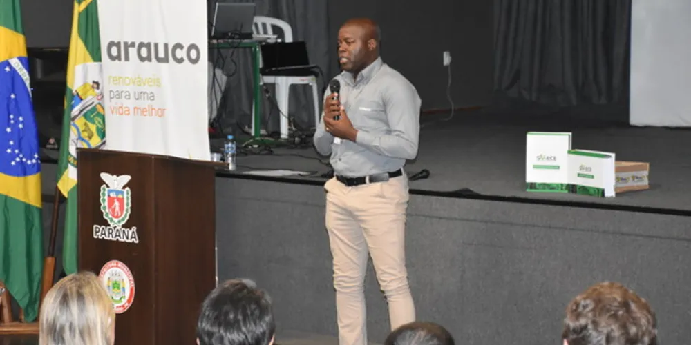 Durante a abertura, o analista de Responsabilidade Fiscal da Arauco, Luis Cláudio Jesus, explanou sobre a parceria entre a empresa e a prefeitura municipal