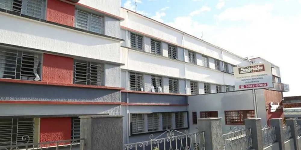 Diretora do colégio emitiu nota para tranquilizar pais e alunos;