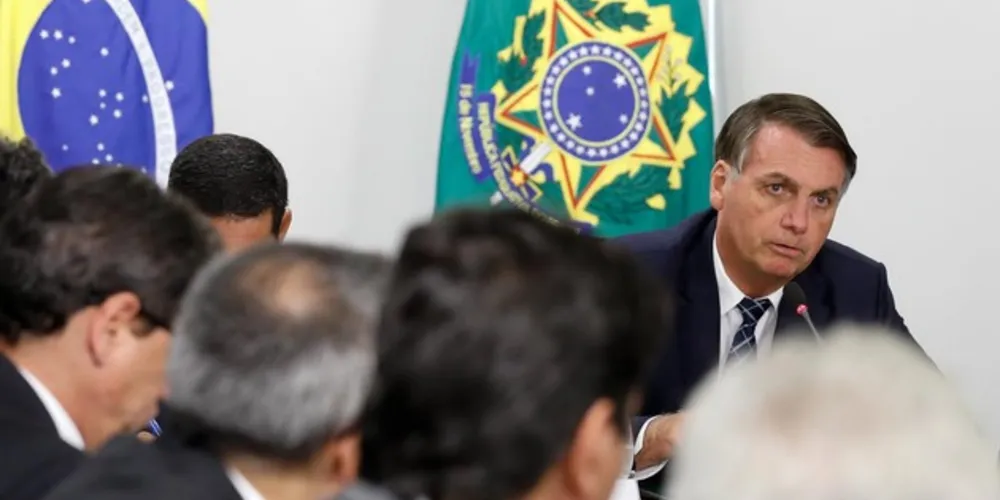 “Um grande passo. Depende do Parlamento. Vão sofrer pressão dos ambientalistas”, afirmou Jair Bolsonaro, em seu discurso.