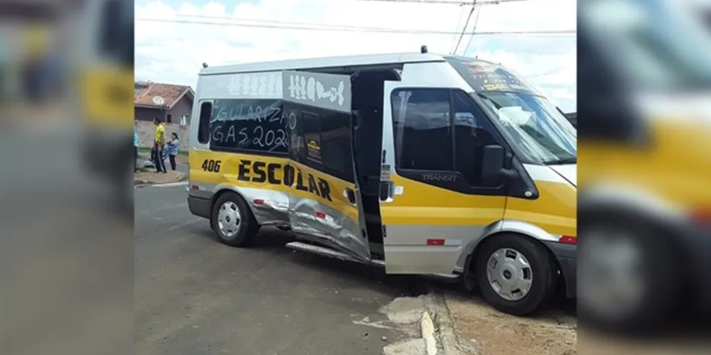 Imagem ilustrativa da imagem Van e carro do Conselho Tutelar se envolvem em acidente