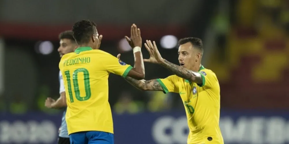 Aos 39 minutos Iago levanta a bola na área uruguaia, Pedrinho cabeceia com perigo e o goleiro Arruabarrena defende parcialmente, mas, o camisa 12 do Uruguai acaba se enrolando e empurra a bola para o fundo de sua própria meta