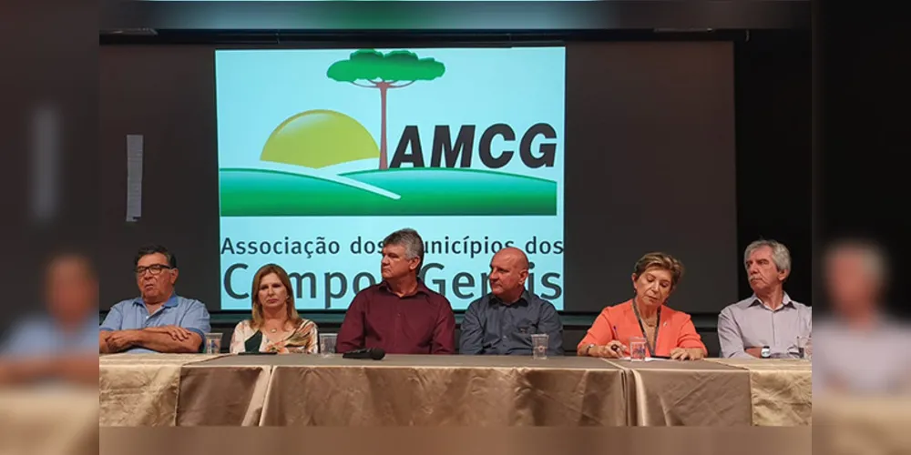 Cerimônia de posse aconteceu na manhã desta sexta-feira em Jaguariaíva