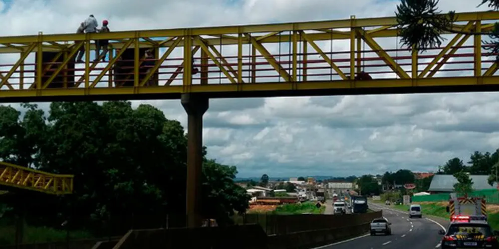 Imagem ilustrativa da imagem Autoridades evitam suicídio na BR-376 em Ponta Grossa