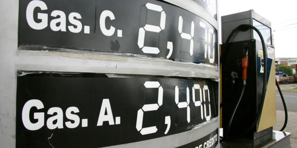 Imagem ilustrativa da imagem Com imposto zerado, gasolina seria vendida a R$ 2,72