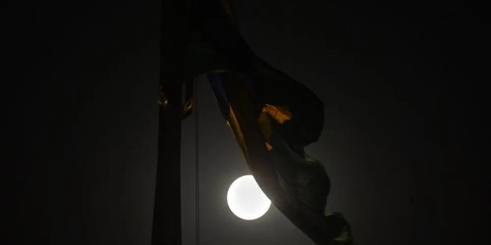 Fenômeno acontece entre às 23h30 de sábado e 0h30 de domingo, ou das 2h às 4h do domingo