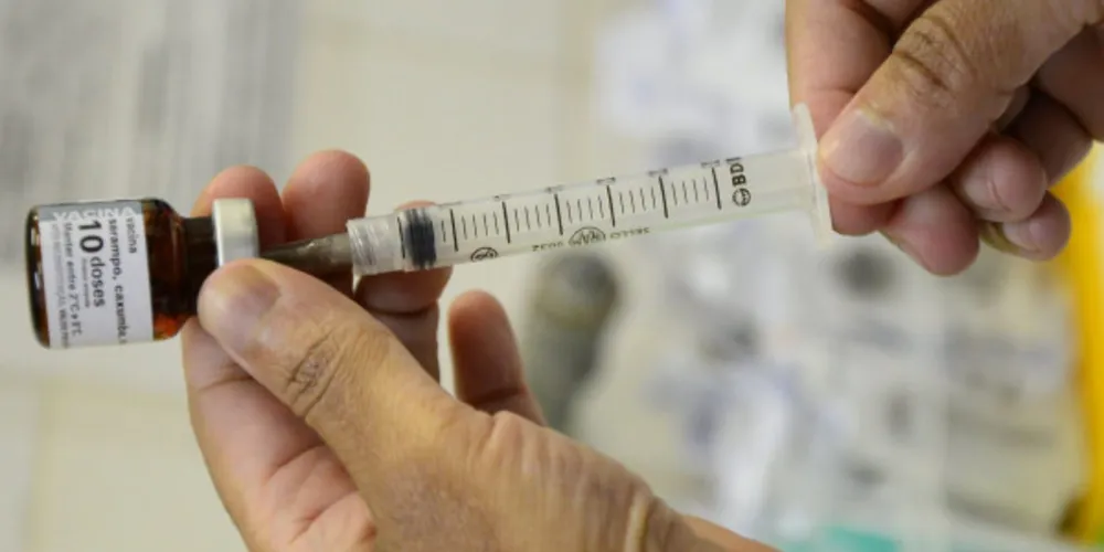 Para iniciar a campanha, o Paraná tem o quantitativo de mais de 1,245 milhão de doses da vacina