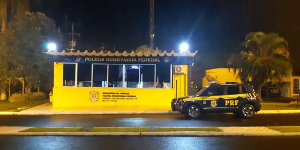 PRF prendeu em flagrante mulher que dirigia um dos carros envolvidos no acidente