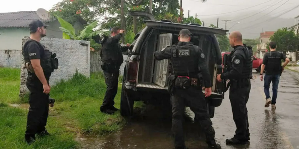Seis mandados de busca e apreensão foram cumpridos em Matinhos.