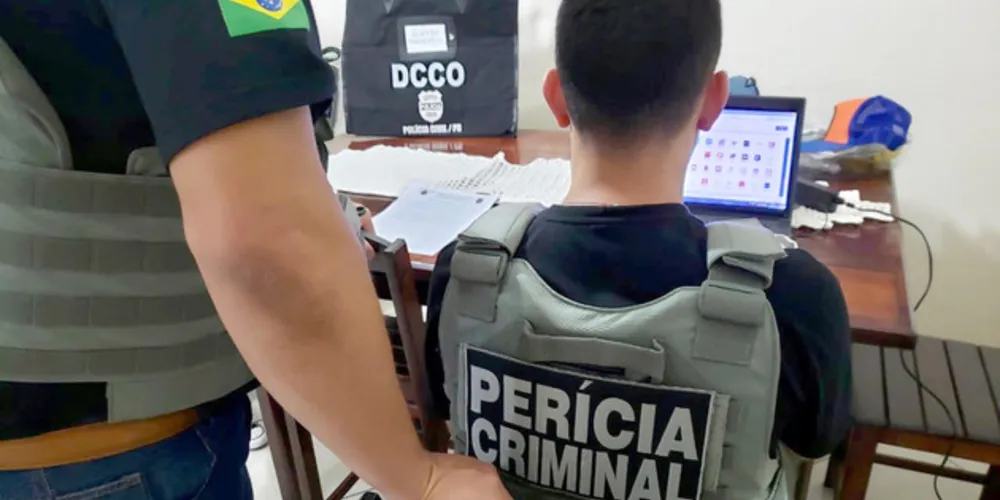 Investigação levou a prisão de duas pessoas. Aparelhos e documentos foram apreendidos em Ponta Grossa.