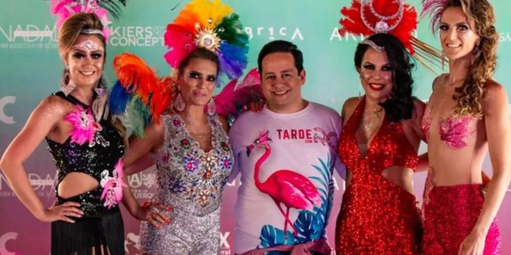 Este colunista com as madrinhas da festa: Laynara Mello Pessoa, Mariele Araujo, Nadja Marques e Valeska Bobato