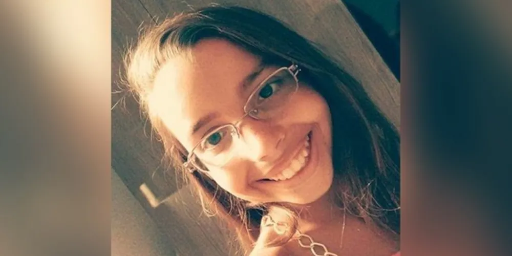 Emanuela Medeiros, de 16 anos, morreu após cair e bater a cabeça durante brincadeira com colegas na escola