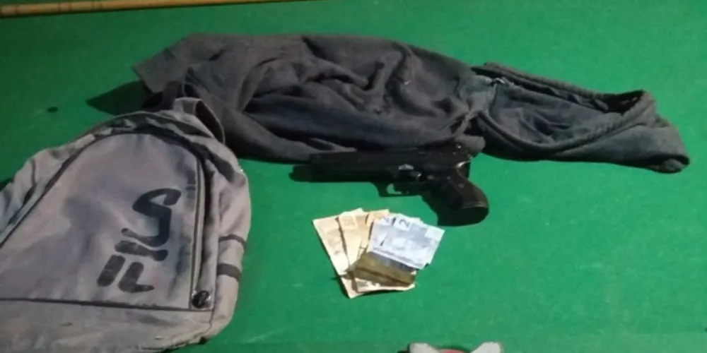 Suspeito foi encontrado minutos depois do crime e portava arma de brinquedo