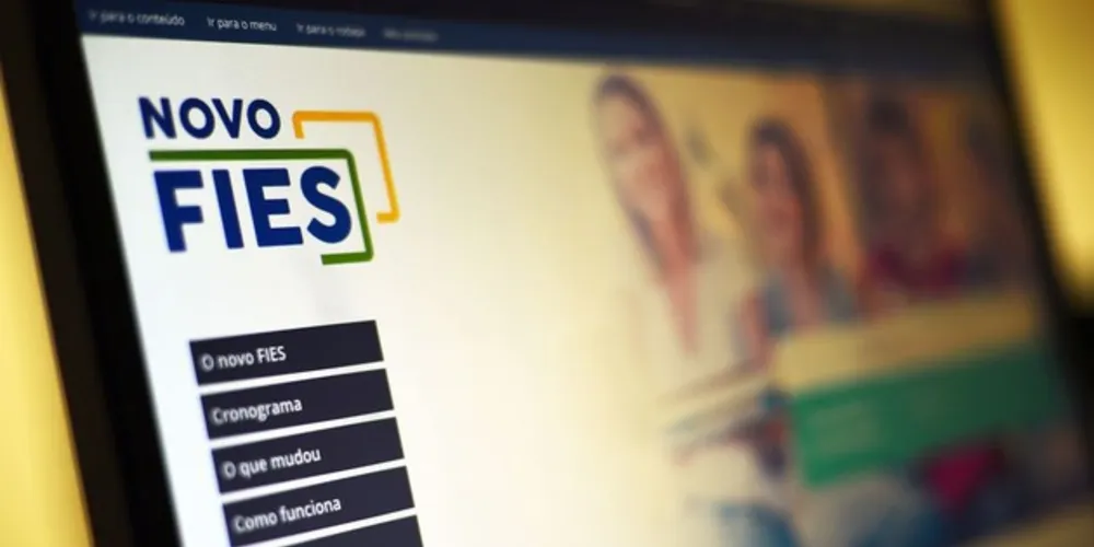 Os estudantes interessados podem acessar o portal do Fies.