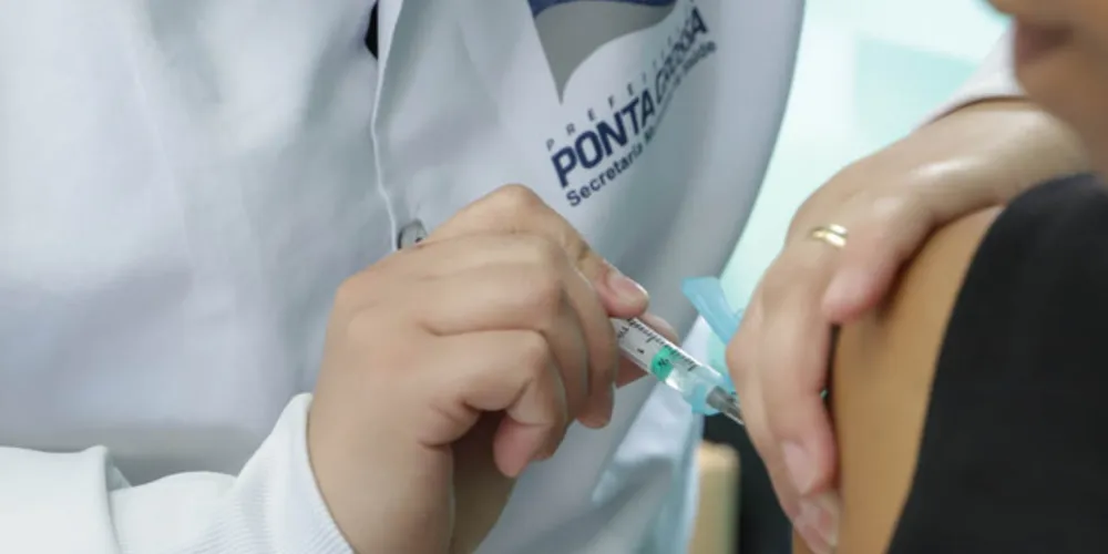 A vacina contra o sarampo é gratuita e faz parte do Calendário Nacional de Vacinação.