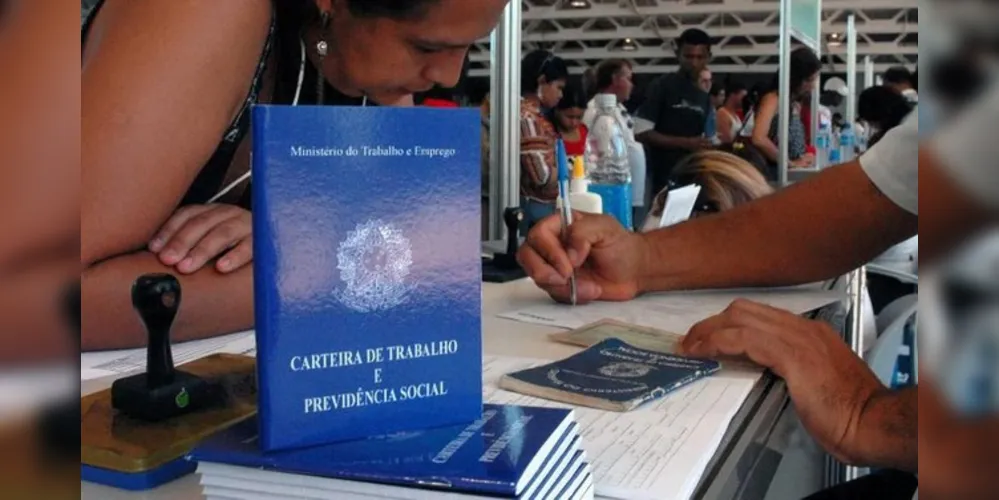 De acordo com o IBGE, 39,2% dos brasileiros desempregados estão procurando de trabalho há um ano ou mais e 84% há um mês ou mais