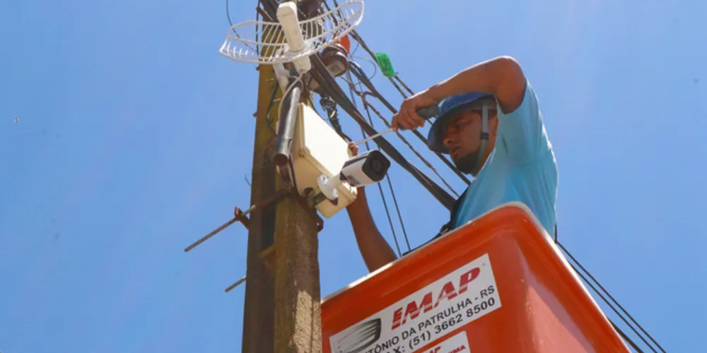 Câmeras antigas estão sendo substituídas por novas. Funcionamento terá início durante o Carnaval.