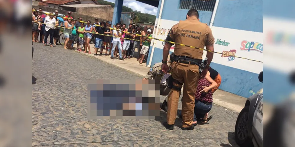 Vítima chegou a ser socorrida, mas não resistiu aos ferimentos e morreu ainda no local do crime