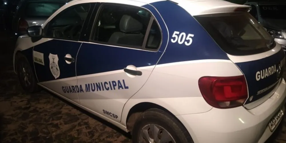 Suspeito foi flagrado pela GM tentando invadir o imóvel e acabou preso em flagrante