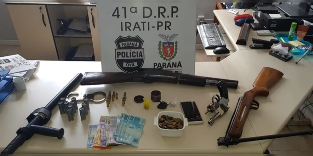 Três armas de fogo foram apreendidas durante a operação deflagrada nesta segunda