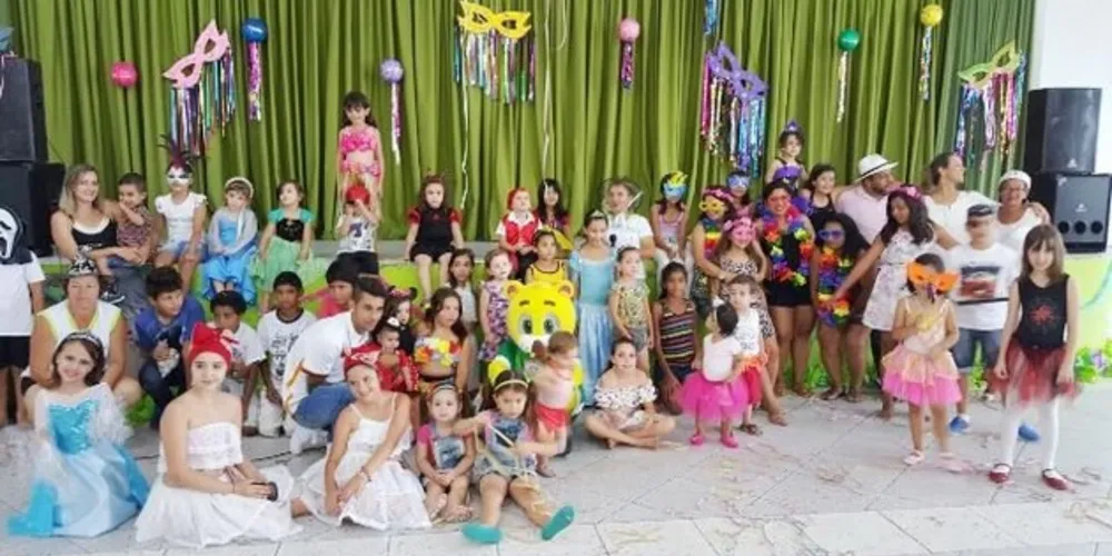 O dono da Fantasia mais criativa e o Folião mais animado ganharão como prêmio dois ingressos para o Cine Teatro Municipal Valéria Luercy.