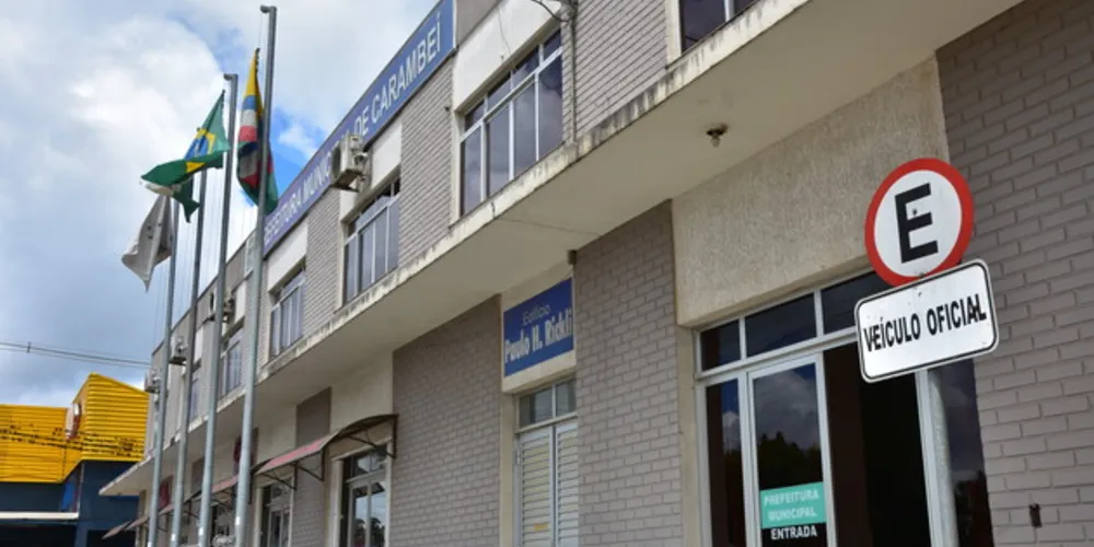 Os salários variam de R$ 1.443,12 a R$ 5.082,88.