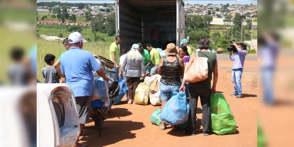 Somente pela manhã, 350 pessoas participaram das trocas, 61% a mais do que o registrado no primeiro dia do programa em 2019