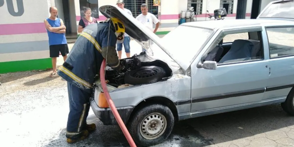 Apesar do susto, não houve vítimas, e a situação foi controlada pelo Corpo de Bombeiros