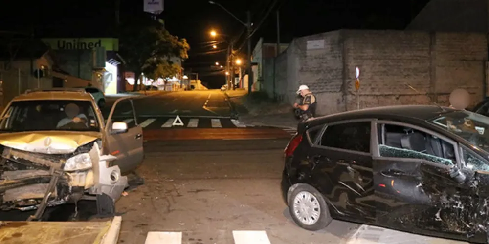 Apesar do estrago nos veículos, ninguém precisou ser levado ao hospital